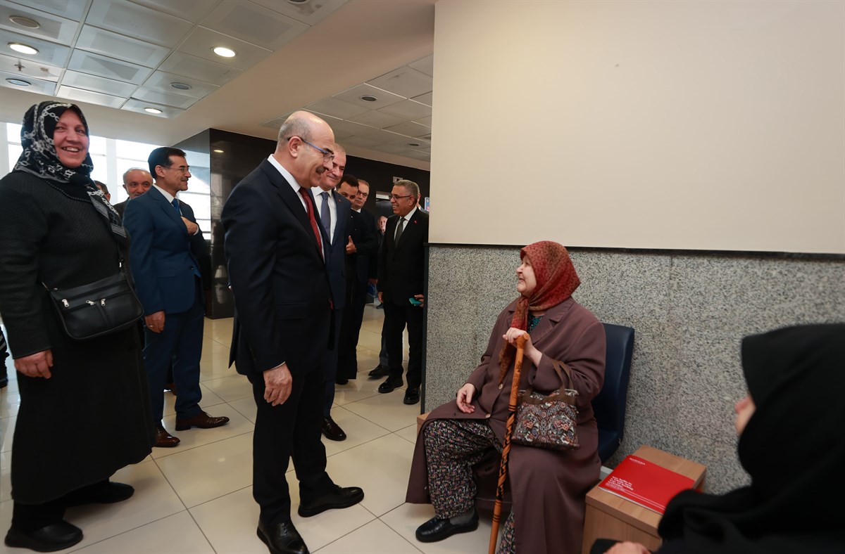 Bursa Valisi Mahmut DEMİRTAŞ'tan Tapu ve Kadastro Bölge Müdürü Adnan CEVHER'e Ziyaret