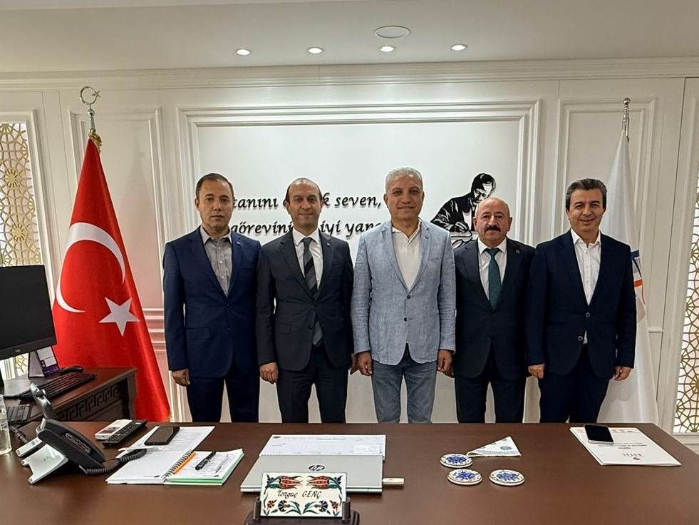 Balıkesir Büyükşehir Belediyesi 1.Hukuk Müşaviri Deniz DENİZ Bölge Müdürümüz Sayın Tonguç GENÇ’i makamında ziyaret etti.