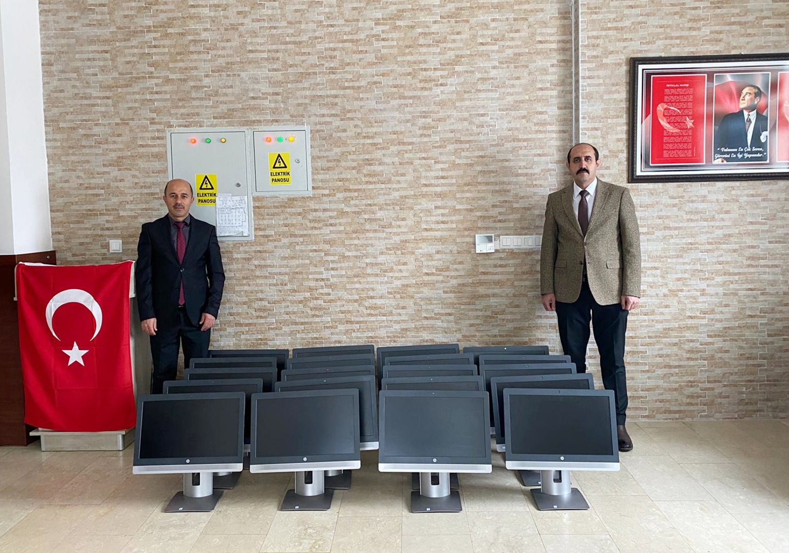 ARICAK İLÇE EĞİTİM MÜDÜRLÜĞÜNE BİLGİSAYAR TESLİMİ