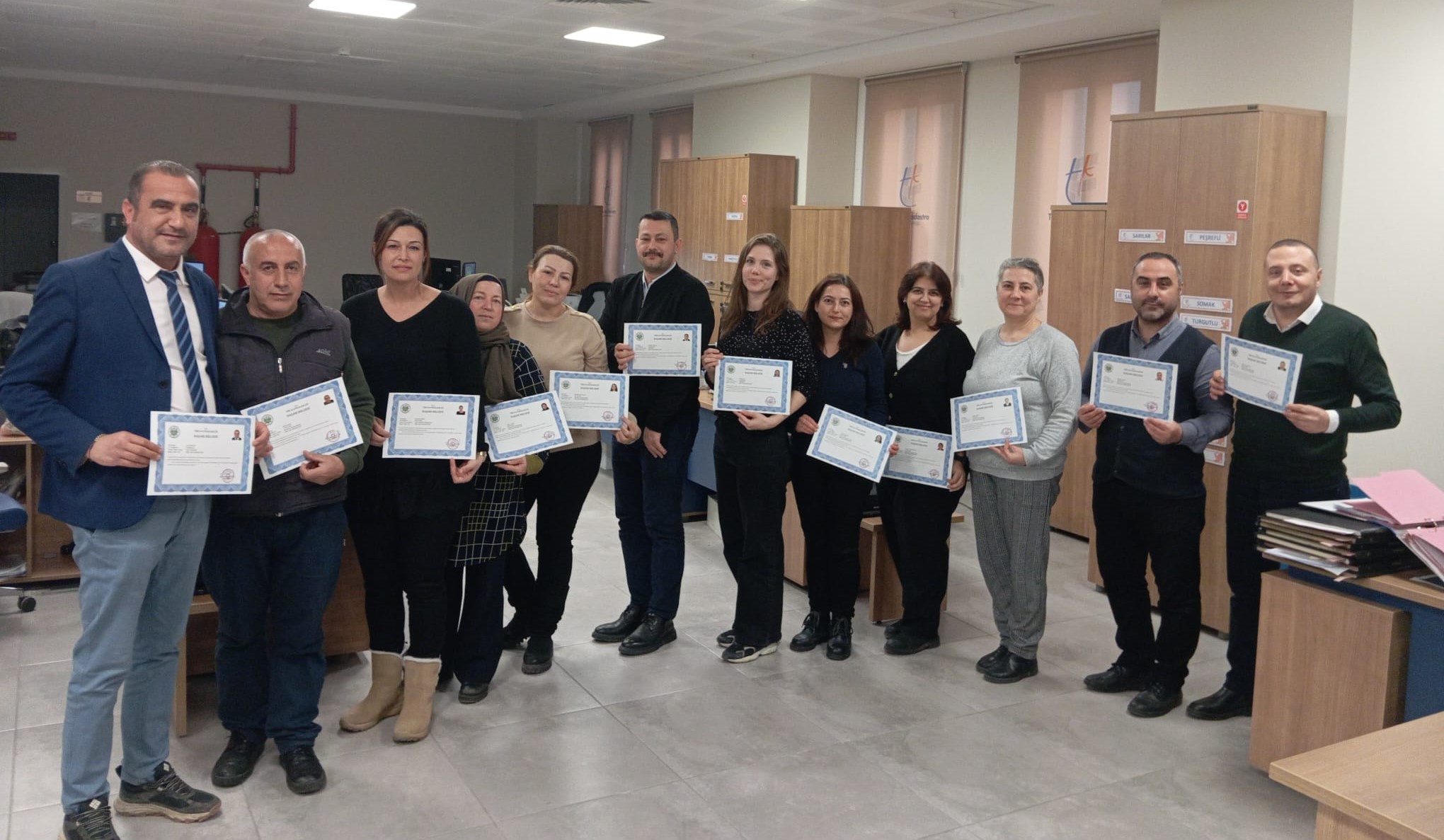 Tire Tapu Müdürlüğü personellerine Başarı Belgesi verilmiştir