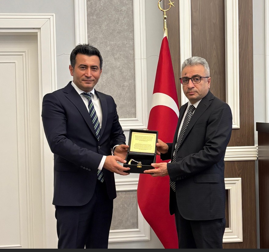 Bölge Müdürümüz Sayın Eyyüp GENÇER, Mezitli Kaymakamı Sayın Murat ÖZTÜRK'ü Makamında Ziyaret Etti